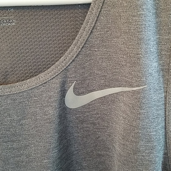 NIKE Dryfit Men's Sleeveles… - Picture 7 of 9